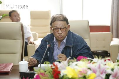 著名评论家李悦发言