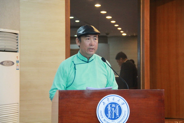内蒙古大学图门吉日嘎拉教授作报告