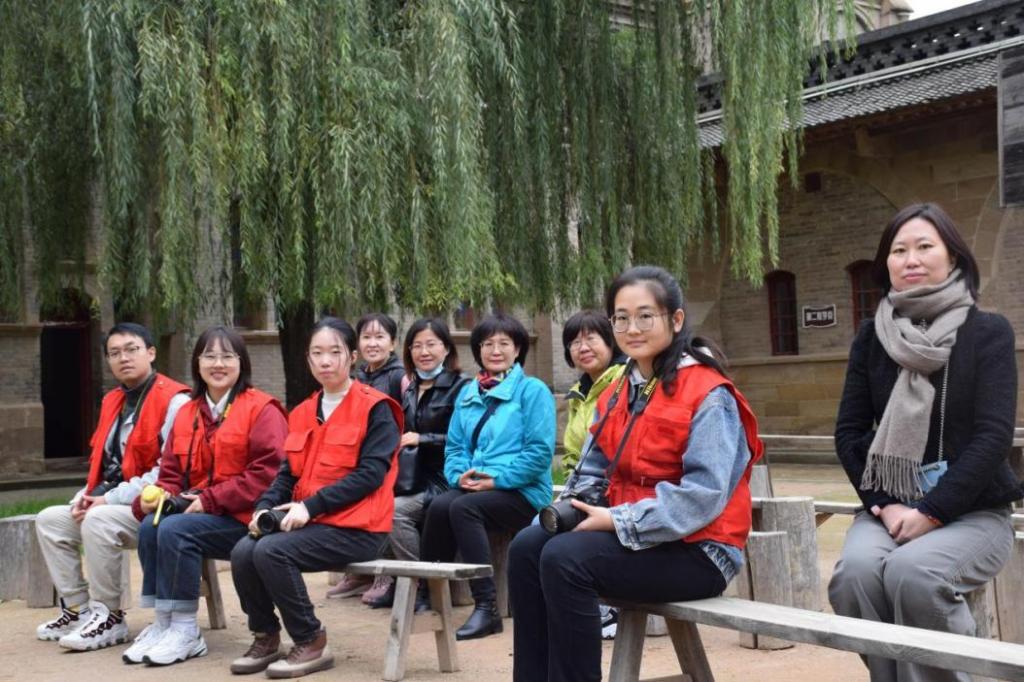 文学与新闻传播学院师生赴延安学习考察