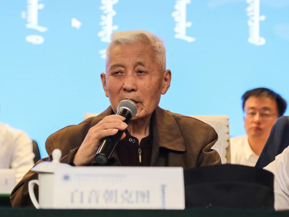 8内蒙古大学白音朝克图教授发言.jpg