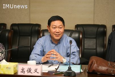 自治区党委第一巡视组新任组长高俊义与学校领导见面并听取工作汇报