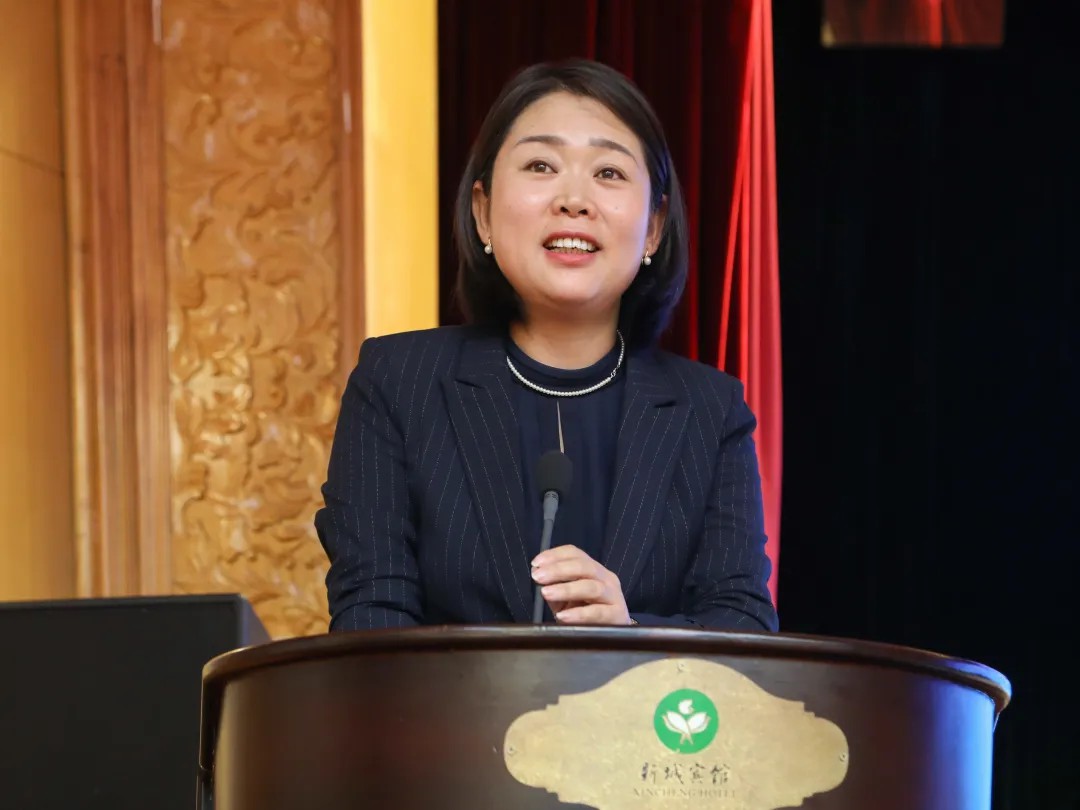 7呼和浩特民族学院党委副书记格根哈斯教授发言.jpg