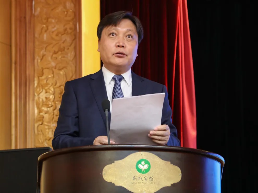 4内蒙古大学副校长达胡白乙拉教授致辞.jpg