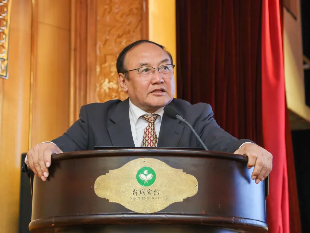 13内蒙古大学蒙古国研究中心主任白音门德教授作会议总结.jpg